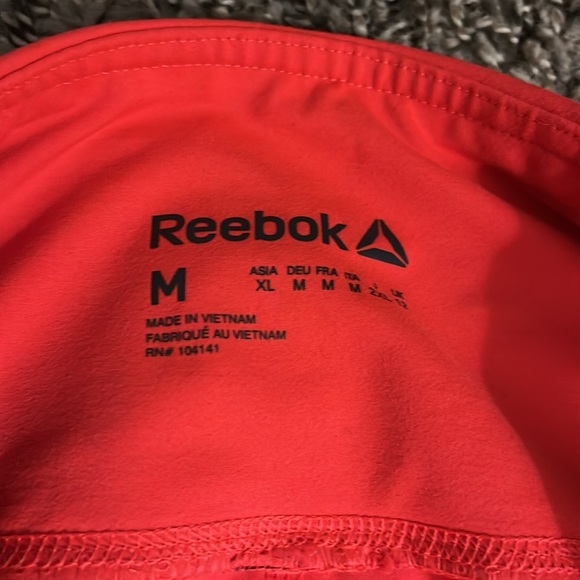 Reebok cropped leggings NWOT with mesh on leg size M - Picture 2 of 4